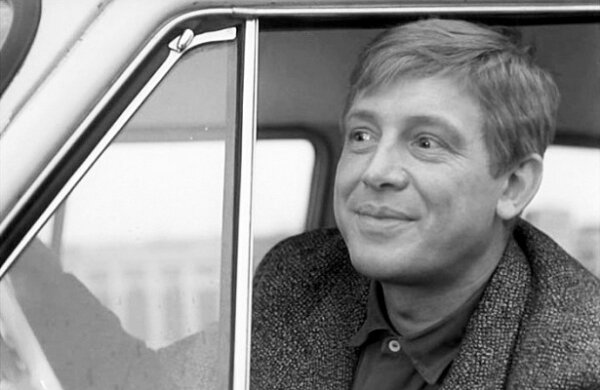 Кадр из фильма "Берегись автомобиля" 