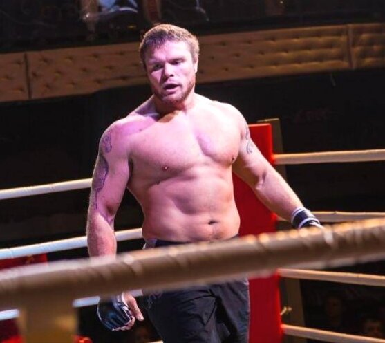 Анатолий Малыхин - тяжеловес из Западной Сибири, который несмотря на то что начал поздновато свою профессиональную карьеру в MMA, как боец он показал себя с очень хорошей стороны. В этом ему помогла борьба вольного стиля, которой он занимался на протяжении многих лет. Из-за проблем с вышестоящим руководством был вынужден оставить занятия вольной борьбой и нашёл себя в смешанных единоборствах по правилам которых успел провести 8 победных поединков. Все его бои не доходят до судейского решения так как Анатолий всегда старается закончить бой досрочно. Ему хотелось бы выступать в зарубежных промоушенах. В настоящее время Анатолий ждёт контракта от сингапурской организации боёв ONE Championship. Анатолий Малыхин это восходящая звезда смешанных единоборств, ему остаётся пожелать только побед и дальнейшего развития в спорте. 