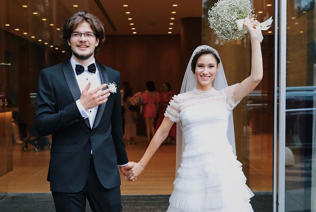 Источник фото: https://yandex.ru/search/?text=Дочь%20Немцова%20вышла%20замуж&clid=2261453&banerid=1099000169%3ASW-fb6817eeae3e&win=336&lr=38