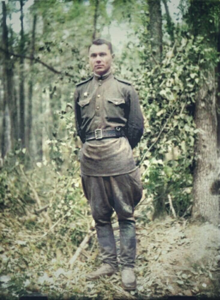 Майор Кунченко Петр Филипович — автор статьи о сержанте Филипенко. В 1942 году — комиссар 2-го танкового батальона 100-й танковой бригады, старший политрук.