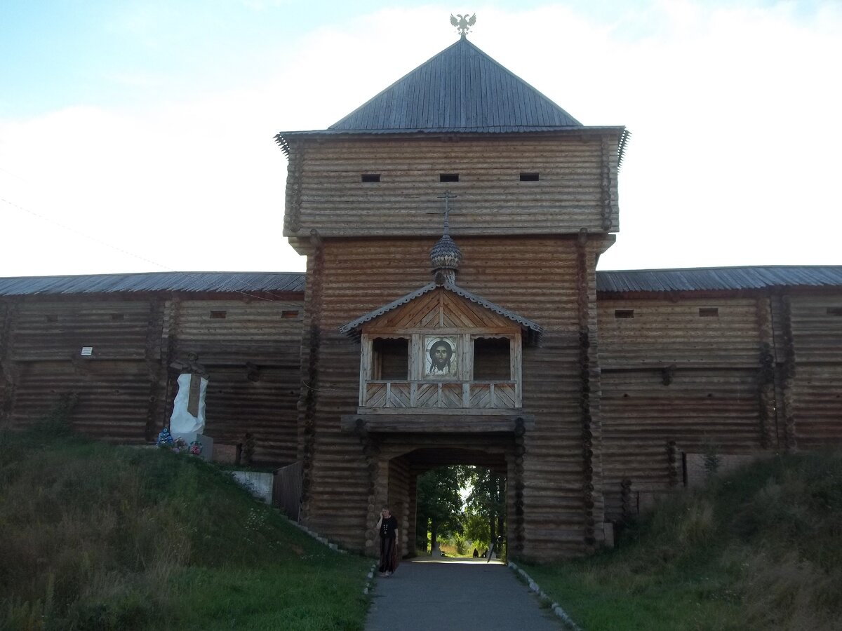 Лухская крепость