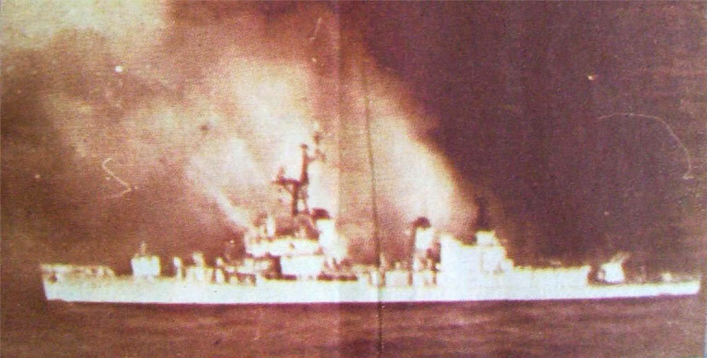 Турецкий эсминец поврежденный турецкой авиацией. Фото media-cdn.t24.com