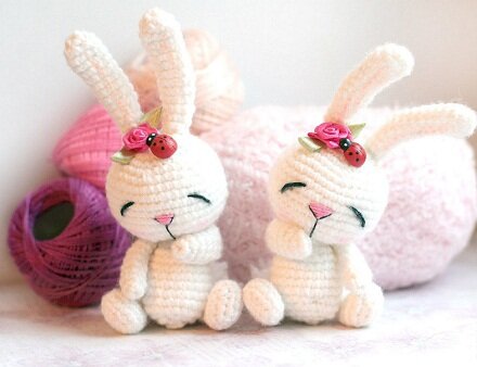 Зайки-амигуруми