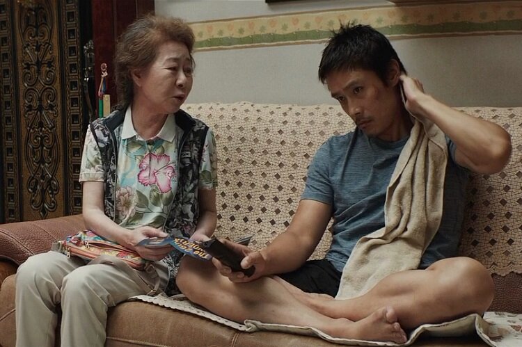 Ли Бён Хо и Юн Ё Джон в фильме "Это только мой мир"