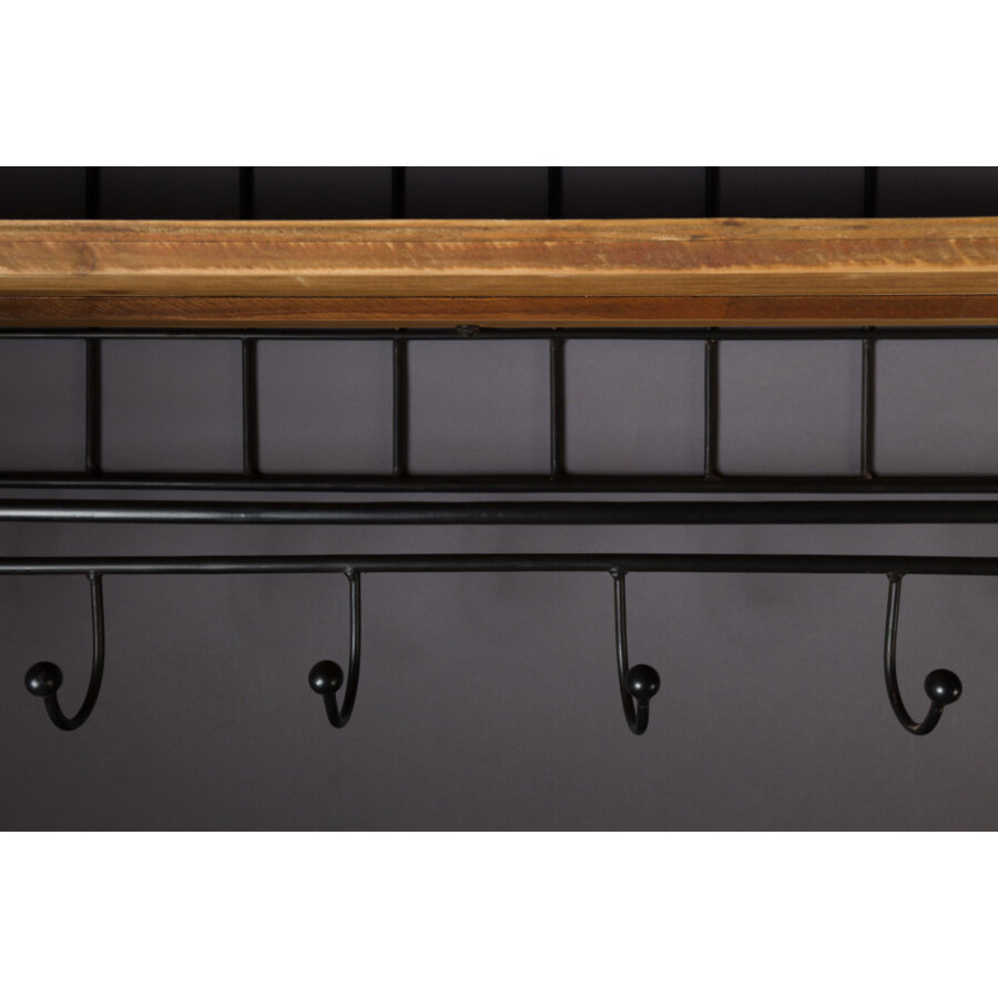 Полка для верхней одежды изготовлена из металла и дерева