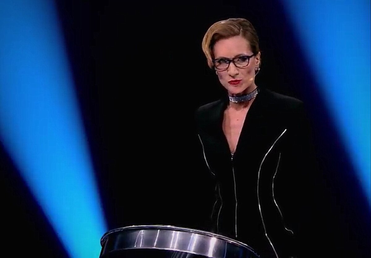 Слабое звено возрождает. Слабое звено возрождает. Ведущая игры слабое звено. Слабое звено возрождает. Слабое звено возрождает.