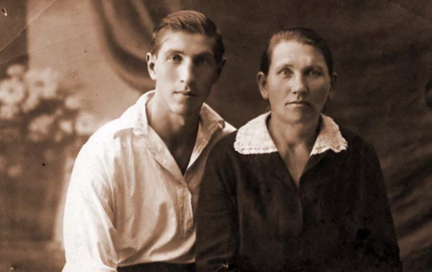 Сергей Филиппов с мамой