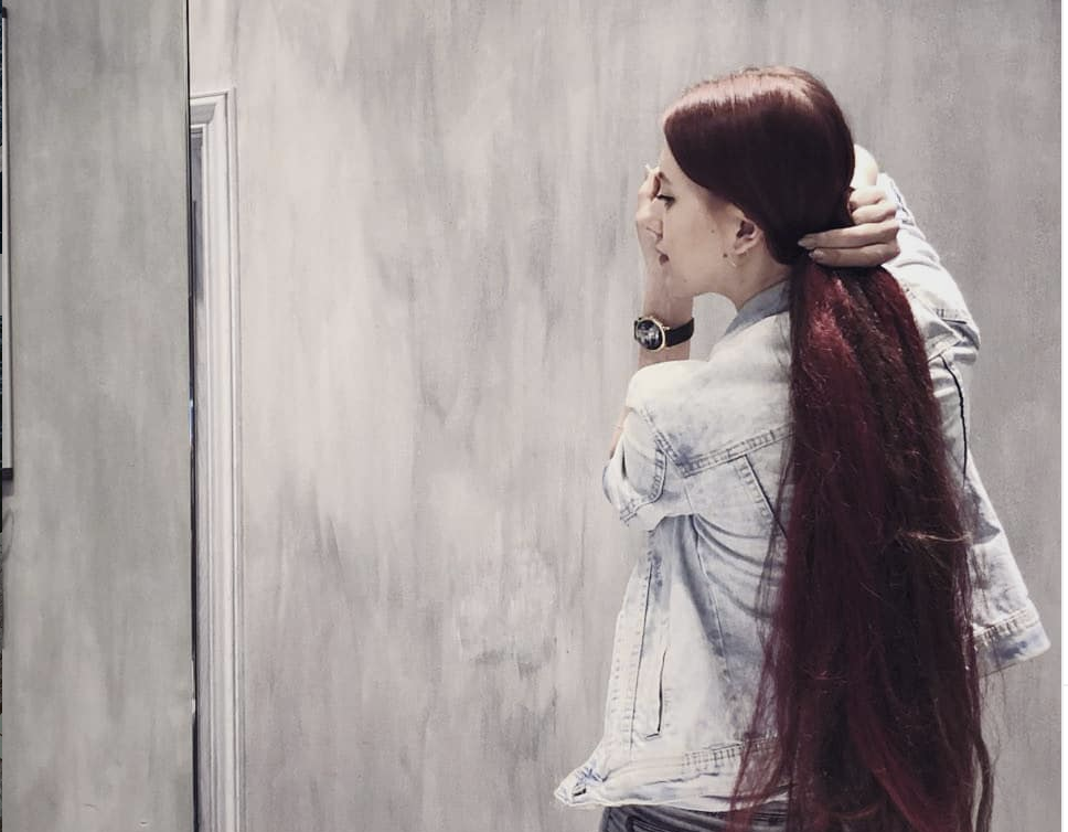 Примеряю хвостик из канекалона))