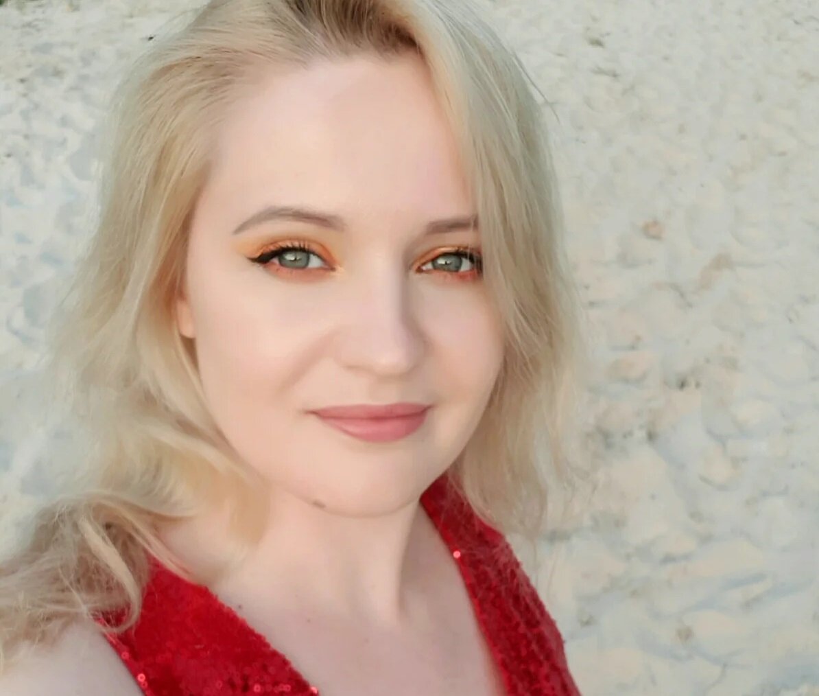 Автор канала О Макияже СмиКорина