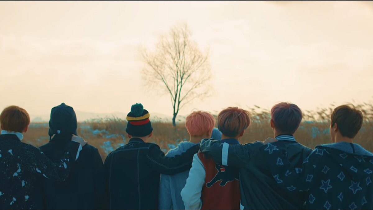 Я поставила обложку к синглу BTS — Spring Day, потому что мне кажется, эта песня отлично описывает состояние молодого человека, который сталкивается с первыми жизненными трудностями, переосмысливает принципы и учится жить в неидеальном мире.