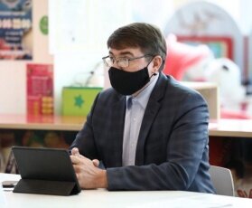 По словам председателя совета директоров региональной Корпорации развития промышленности и предпринимательства Руслана Гайнетдинова, в Ульяновской области разрабатываются новые меры поддержи бизнеса, которые призваны поддержать предпринимателей на этапе восстановления от последствий пандемии. «Планируется, что в скором будущем начнёт действовать еще одна мера поддержки, которая поможет ульяновским предпринимателям увеличить продажи - компенсация затрат при работе с маркетплейсами. Также по поручению губернатора все антикризисные меры поддержки бизнеса планируются продлить», - сообщил Руслан Гайнетдинов.
