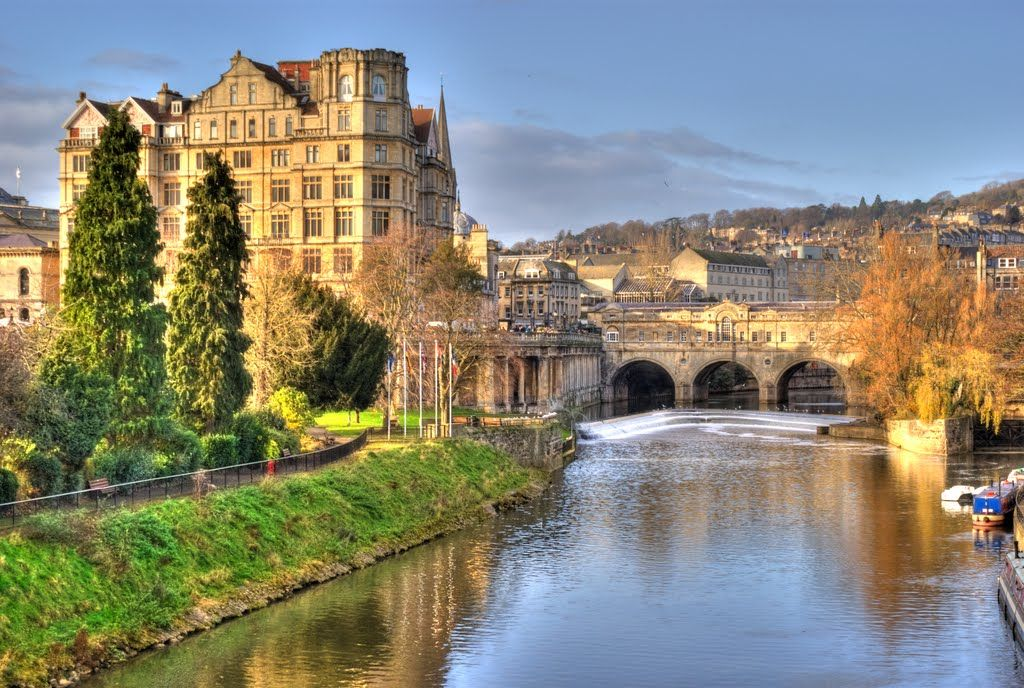 Great towns cities. Бат Англия. Бат Сомерсет Англия. Bath Англия бат город. Сомерсет город в Англии.