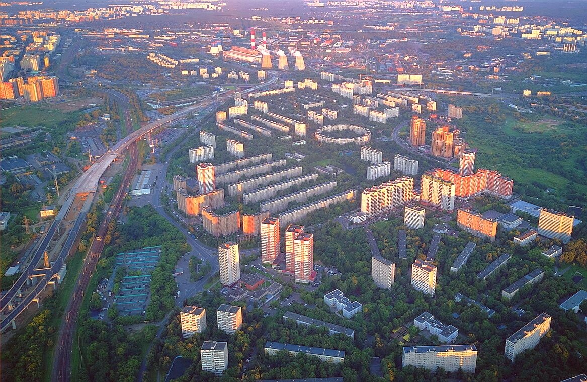 Матвеевское на переднем плане, на заднем - Очаково