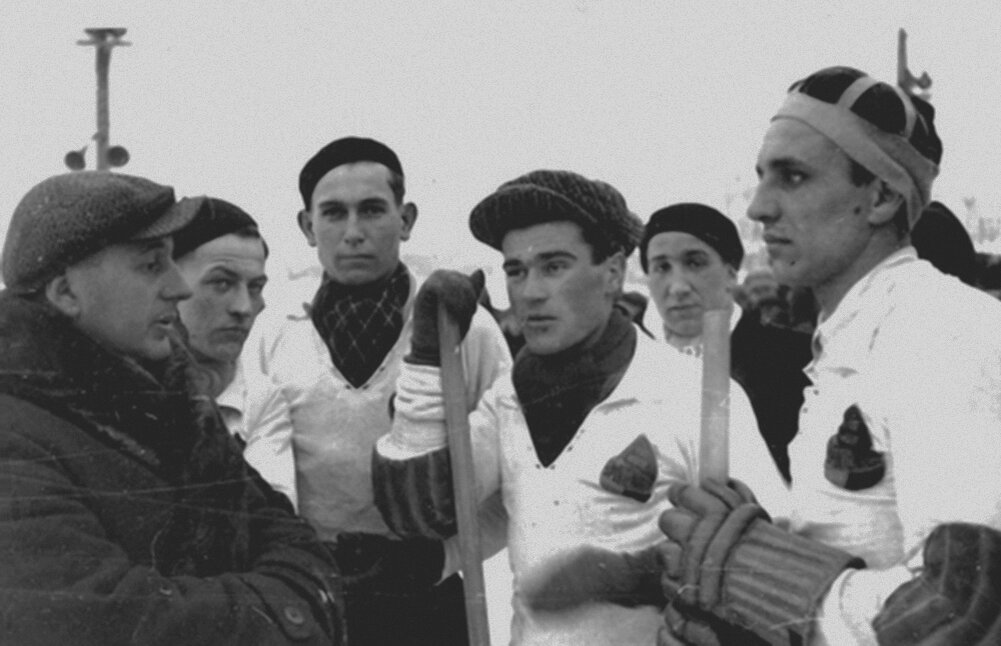  1932 год. Хоккеисты немецкой команды Фихте перед матчем с советской командой.