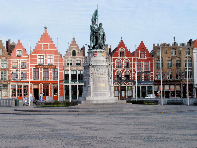 Бельгия считается прекрасной страной для экскурсий, ведь ее многовековая история нашла свое отражение в архитектуре Брюсселя, Антверпена, Гента и Льежа, а исторические артефакты бережно хранятся в многочисленных местных музеях. Однако, в Бельгии есть еще и престижные пляжные курорты (Де Панне, Кнокке-Хейст), расположенные на берегу Северного моря (пусть слово «север» Вас не вводит в заблуждение), а также разнообразные народные фестивали, начиная от Праздника ведьм в Эльзеле и заканчивая Карнавалом в Бинше.