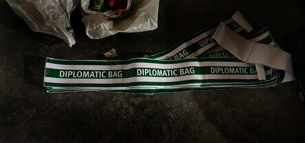 Маркировка дипломатических грузов. Где-то мы это уже слышали...