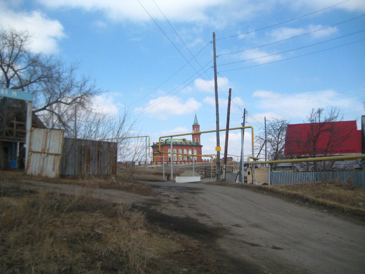 И по этой дороге к озеру не подъехать...