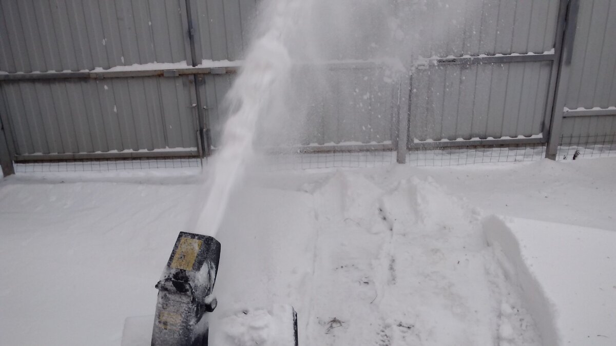 Оптимальные обороты двигателя снегоуборщика. Нужен ли полный газ и что ...