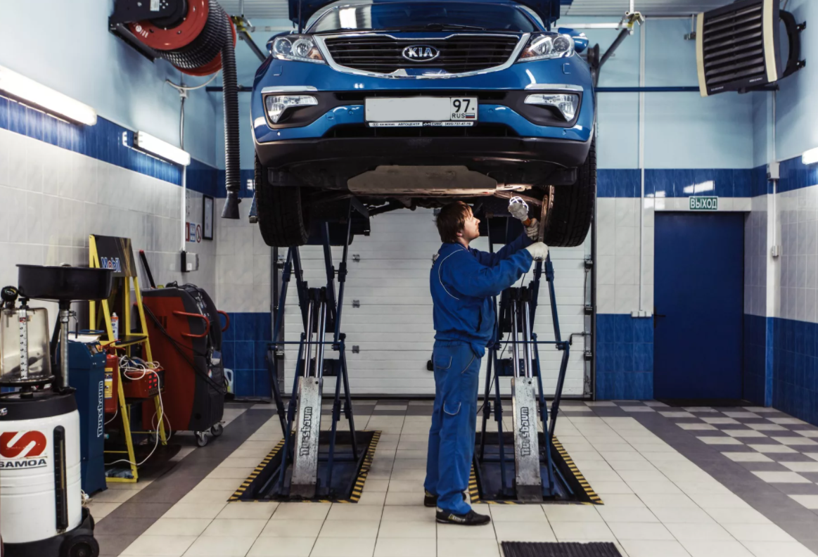 Образцовый порядок, опрятный мастер - так и должно быть в хорошем автосервисе