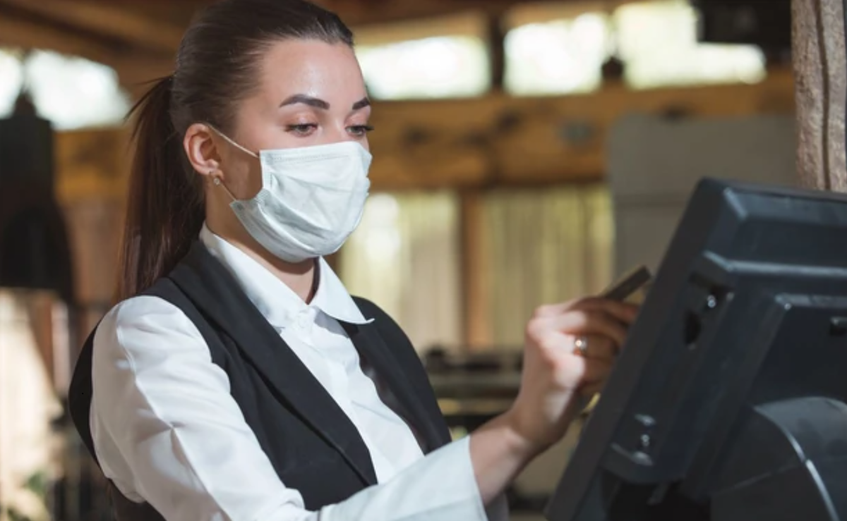 Сотрудник гостиницы