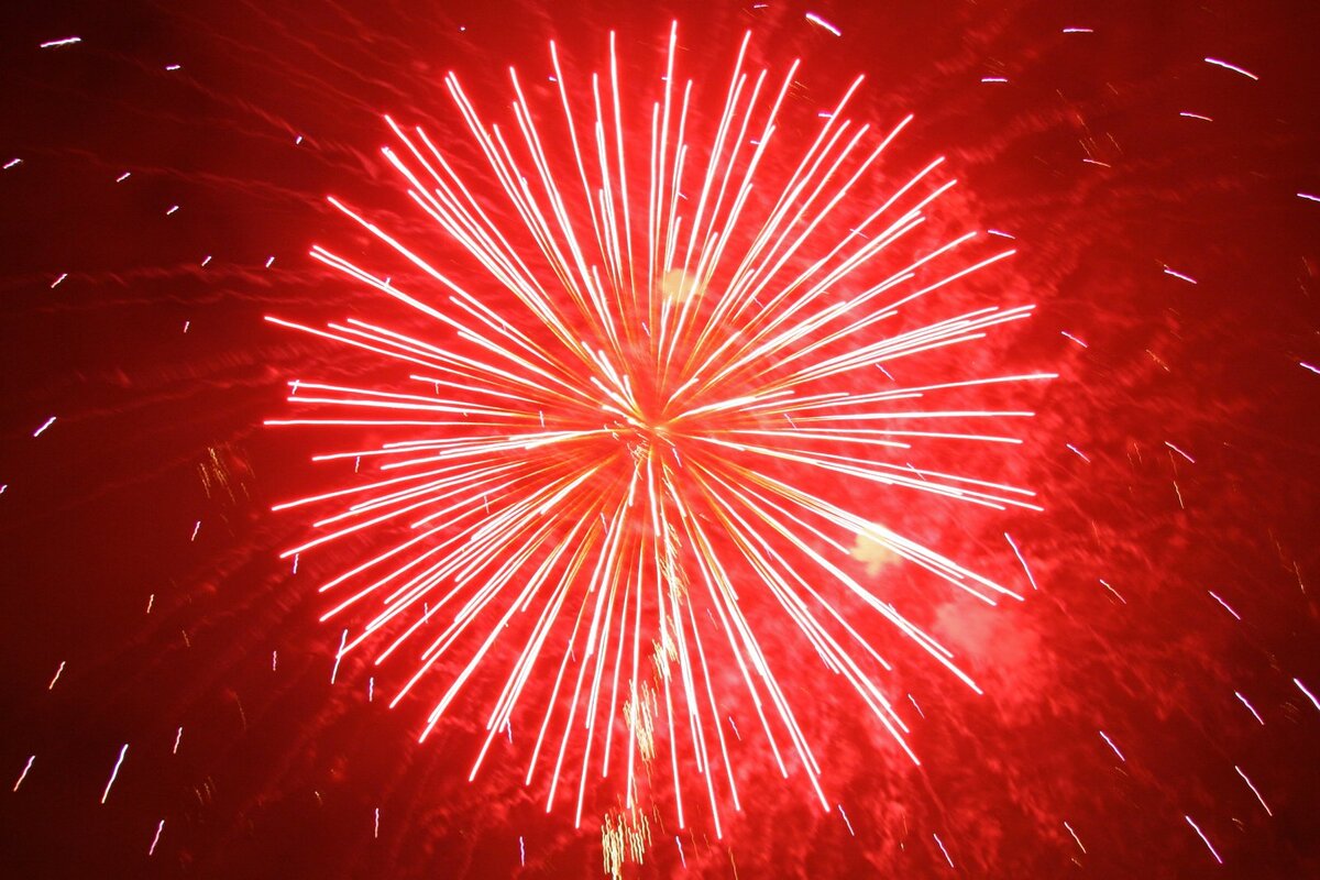 https://www.freeimages.com/ru/photo/fire-works-1443458