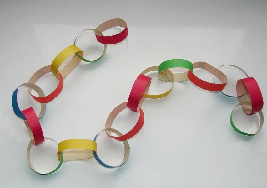 Вот такую гирлянду делали в детском саду.