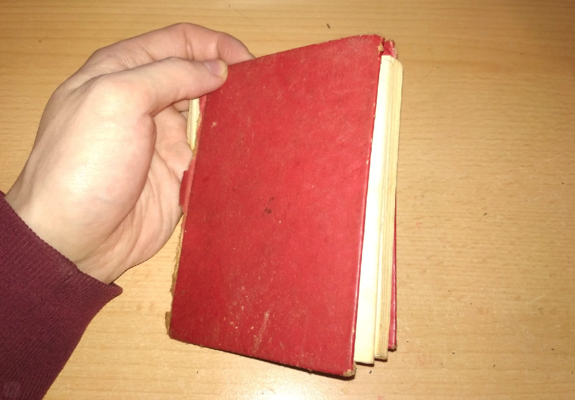 Вот такая книжечка, без названия, нашел случайно на полке в загородном доме. Забрал себе, тк советов в ней много, а простота поражает.