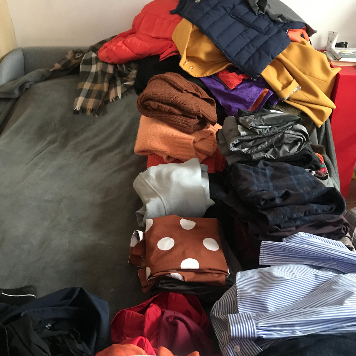 Вещи сложены по видам. Приближаемся к окончанию. Читайте дальше.