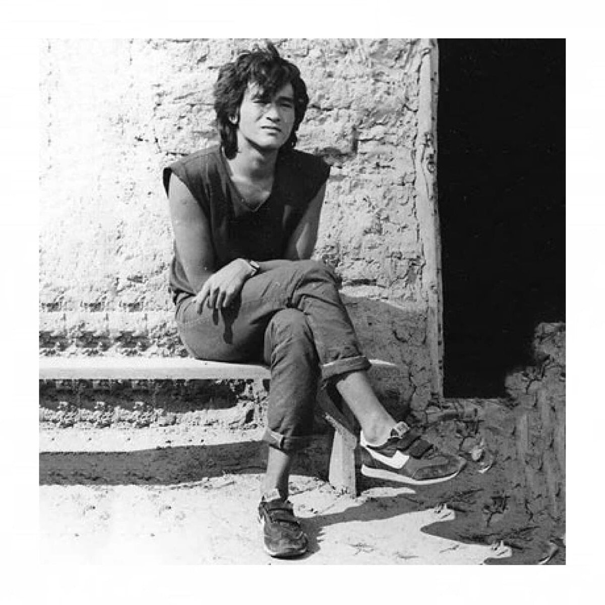 Еще одна фотография Цоя в этих кроссовках 