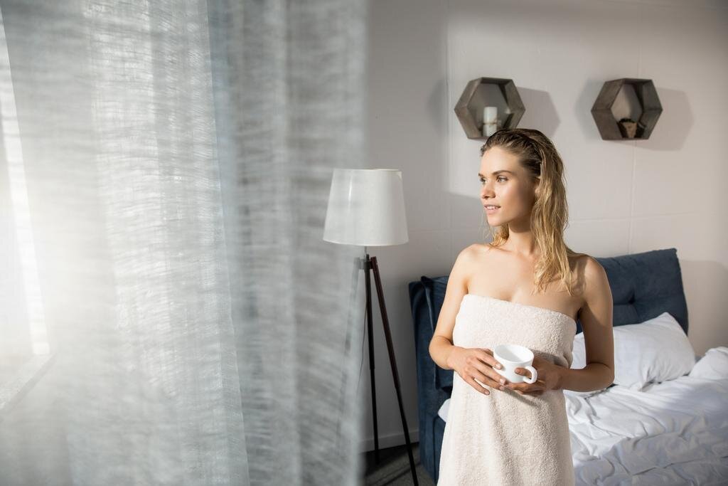  Со вкусом подобранный тюль помогает расставлять в интерьере гармоничные акценты, либо создавать нейтральный фон для необычных предметов декора