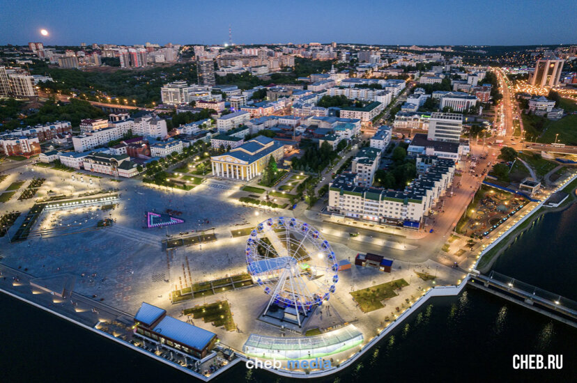 Кремлевская площадь, центр города, фото foto.cheb.ru
