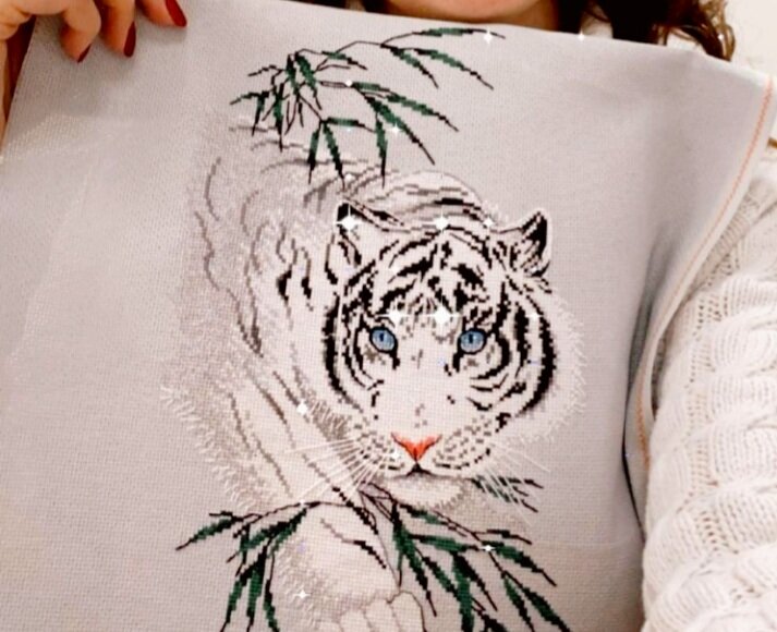 "Белый тигр" от фирмы Овен, вышитая крестом картина