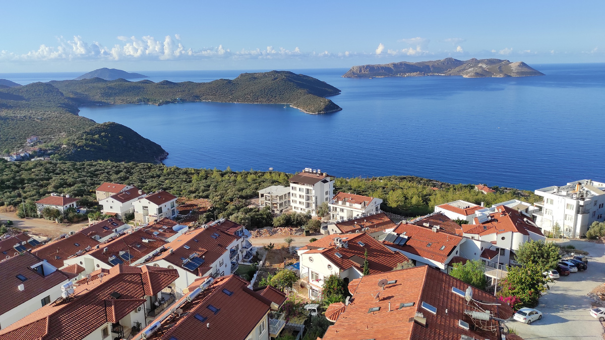 Вид с балкона апартаментов в Каше, Турция. Фото: Кирилл Полиенко/Polienko: путешествуем вдвоём