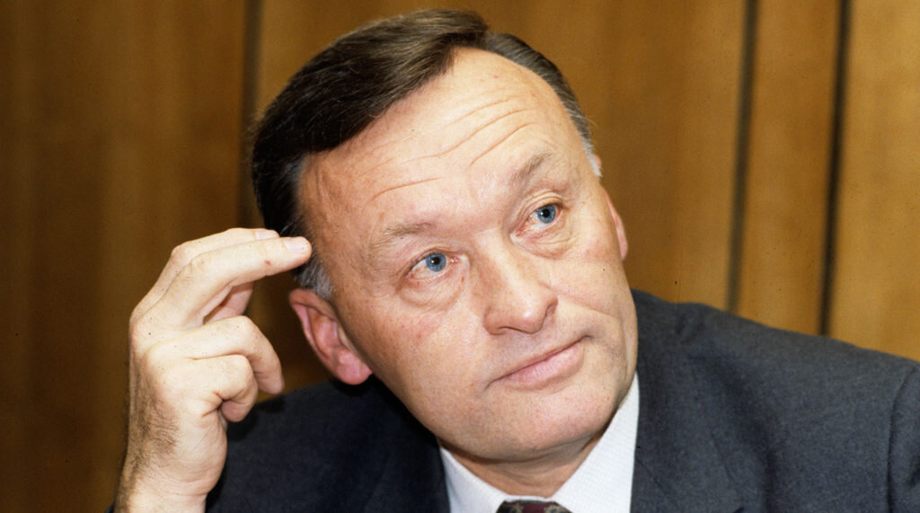 Автор: https://militaryexp.com/pochemu-byvshiy-general-kgb-oleg-kalugin-predatel/?unapproved=7434&moderation-hash=eceed9d175bf8b75c8c4cc4b25bb7eff
