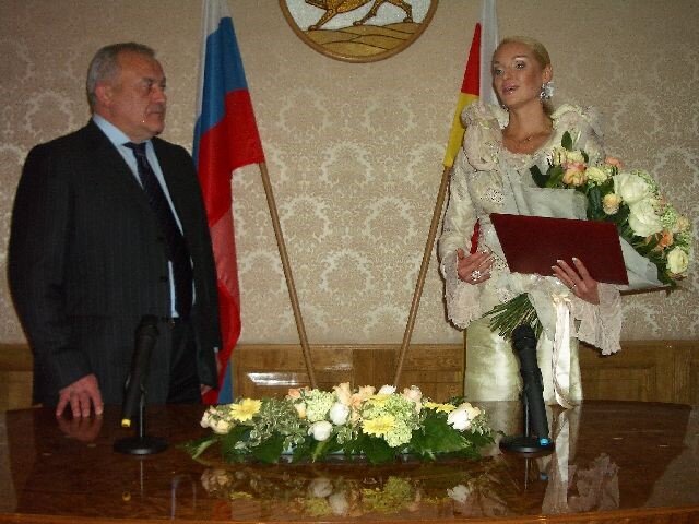 Анастасия Волочкова во время вручения высокого звания. 