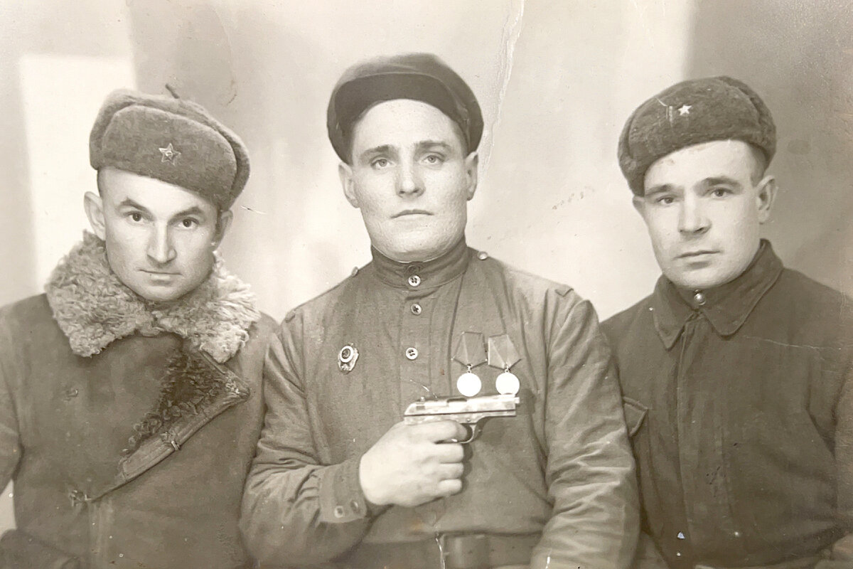 1945 Польша, мой дед справа.