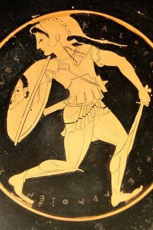 Амазонка в шлеме и со щитом, на котором изображена голова Медузы Горгоны. Государственный исторический музей Берлина. 510–500 года до н.э.