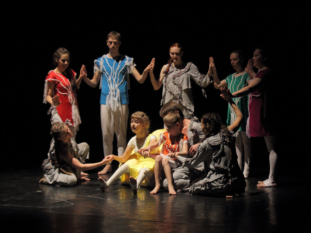 Финал спектакля "ИНОходец". 2020 год.