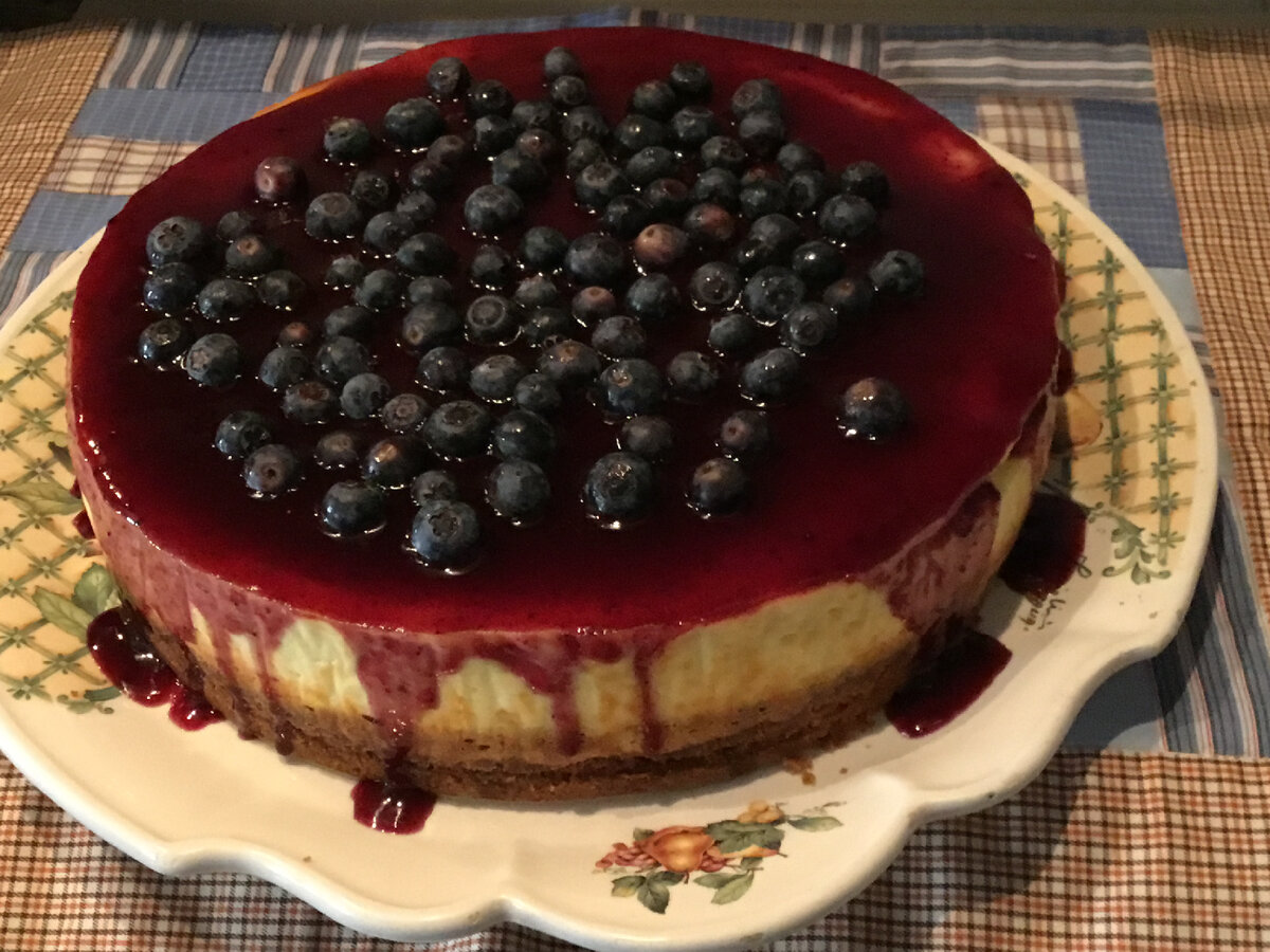 Вот такой у меня пирог получился! Ягоды я использовала свежие. 