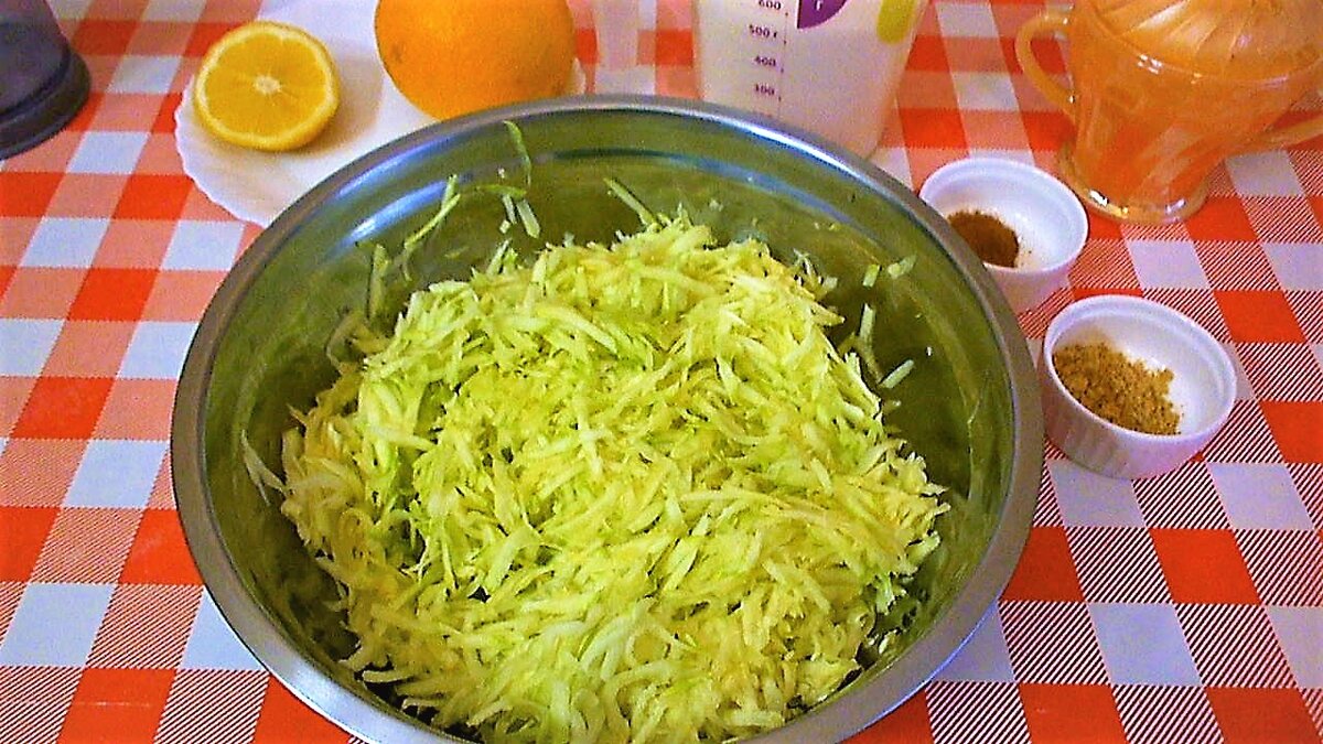 Подготавливаю продукты для варенья. Фото автора.