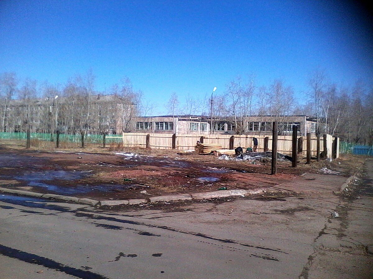  Деревянное ограждение строительной площадки. Фото автора.