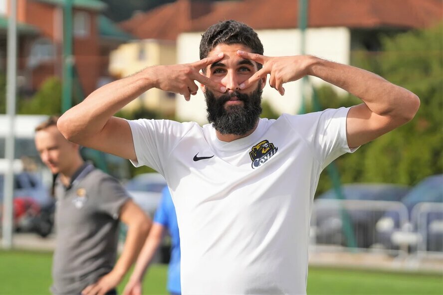 Он уже пытался делать ромбик, но не преуспел