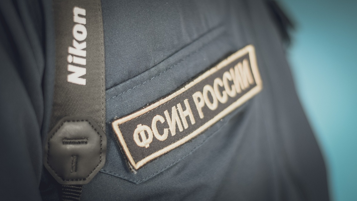     В приморском СИЗО-1 посетители попытались передать сотовый, находящийся в кондиционере для волос, заключенному. Однако правонарушение пресекли.