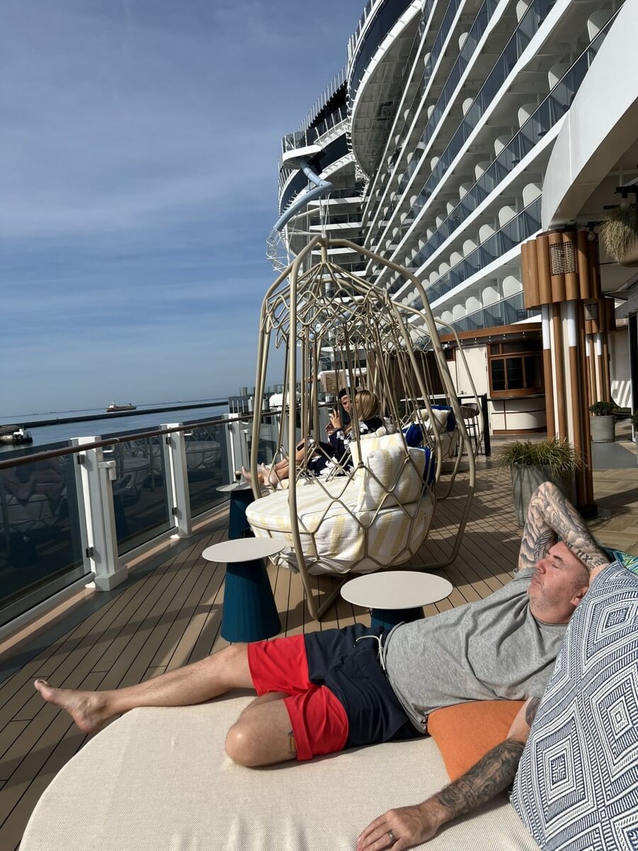 Перед турниром и защитой титула Марк отдохнул на круизном лайнере с смьей. Фото: соцсети