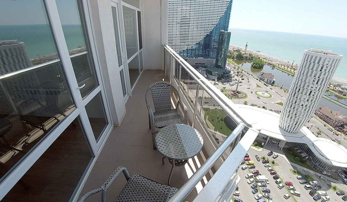 Вид на море с первой линии Нового Бульвара