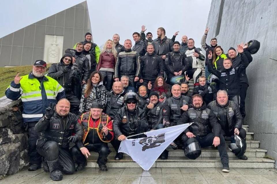     Байкеры Мурманска официально закрыли сезон. Фото: vk.com/murmanridersmcc