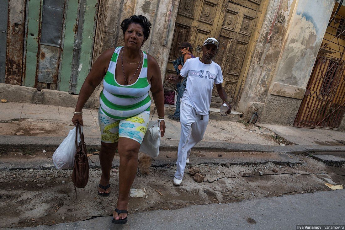 Вива куба перевод. Но пасаран Вива ля Куба. Viva с кубинского. Kenia Viva Cuba Maria.