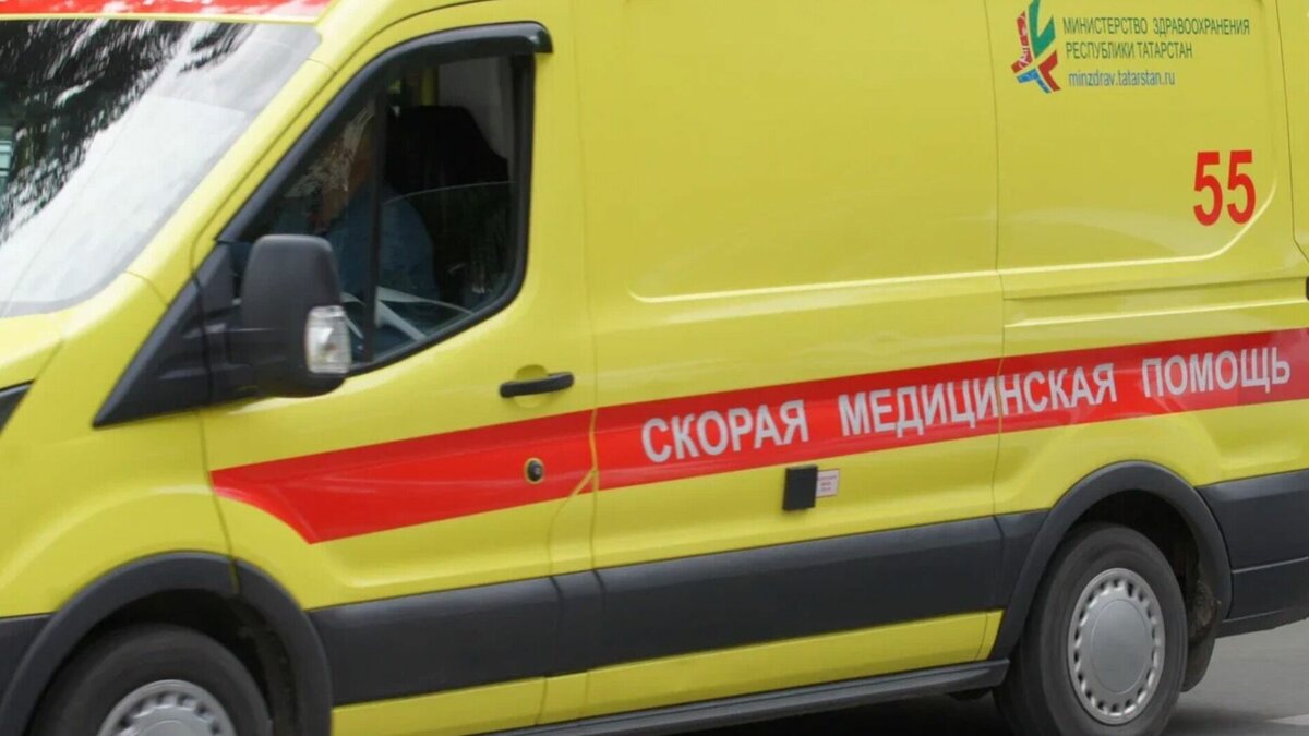     Накануне днем в Казани на Оренбургском тракте Chevrolet Niva спровоцировал массовое ДТП. В результате пострадали водитель отечественного автомобиля, управляющая Mitsubishi и годовалый пассажир Honda. Подробности раскрыли в отделе пропаганды ГИБДД по столице Татарстана.