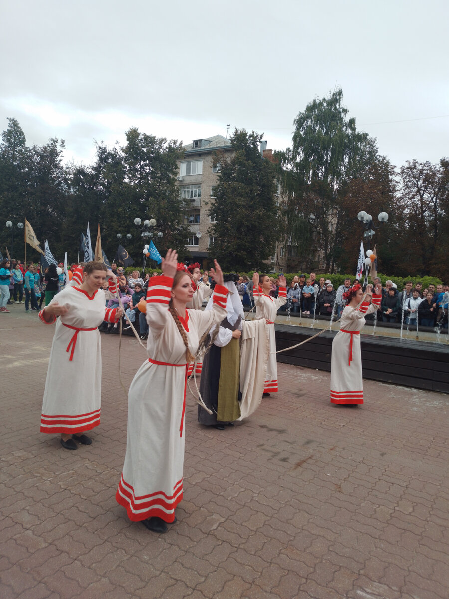 Нашему городу -877, но он  как всегда молод, красив, хорош собой, да ещё в в полном расцвете сил, радует своих жителей и гостей, историческими  памятниками, итересными музеями, замечательными...-62