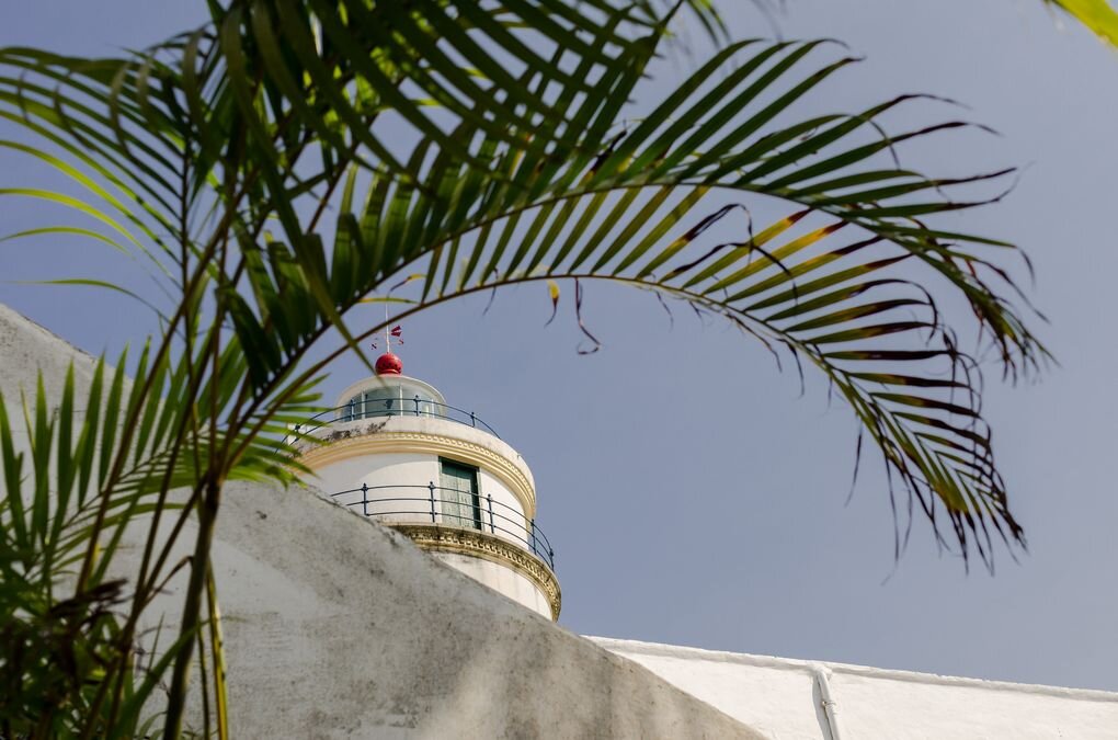 Вид на маяк в крепости Гия со входа в укрепление